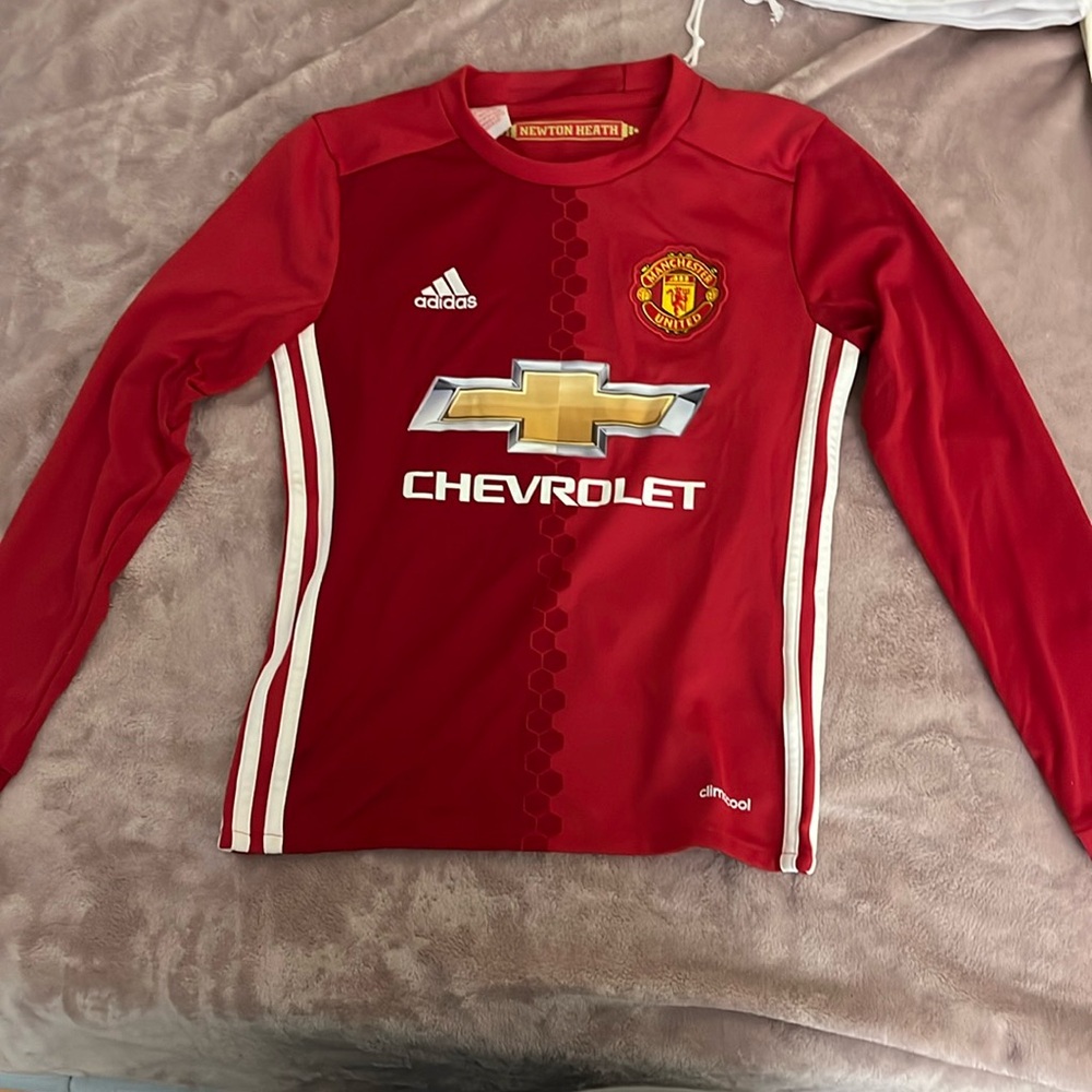 Soccer Jersey — Manchester United - US size boys  small- player pogba #6